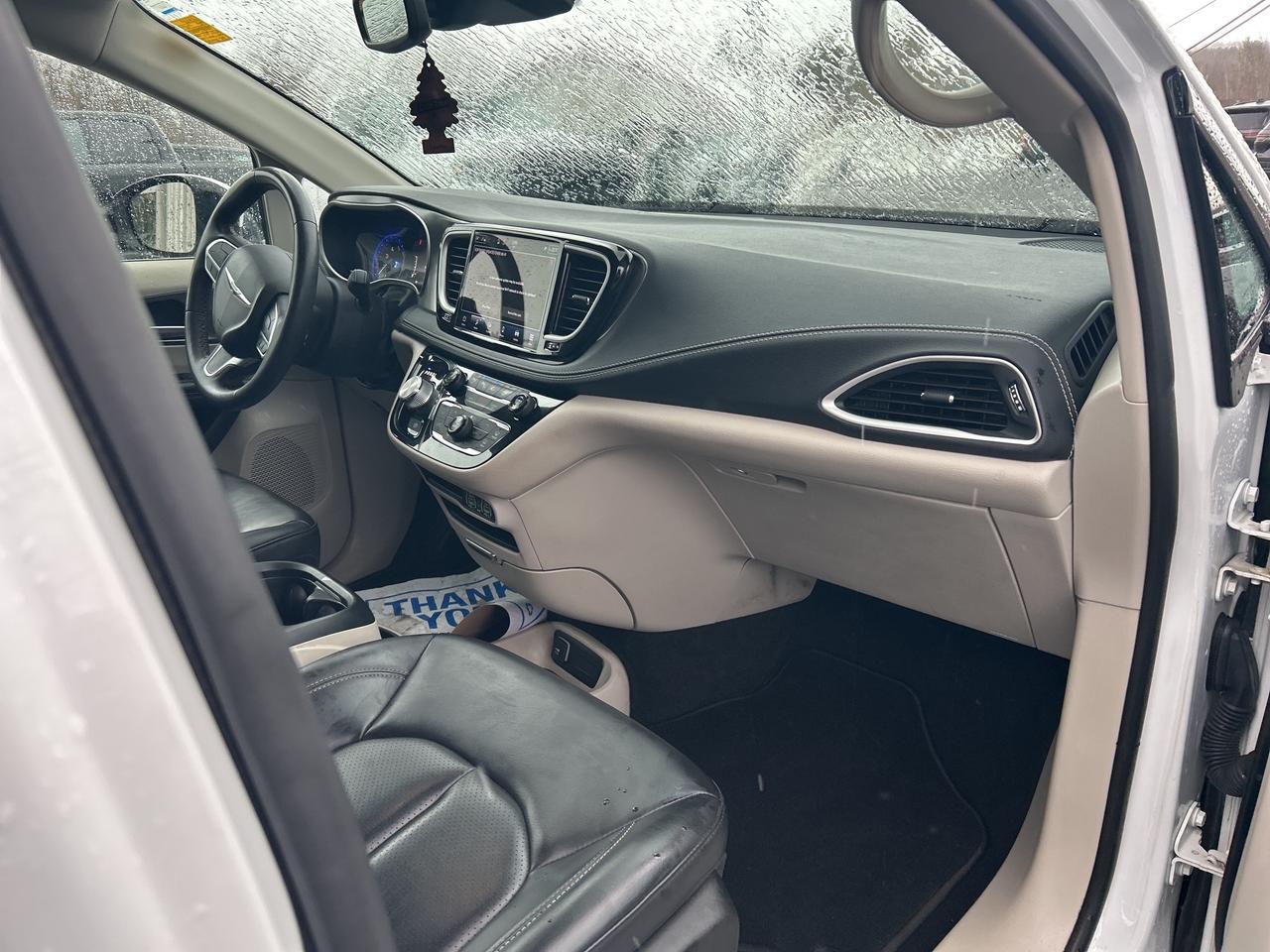 2023 Chrysler Pacifica Touring L Photo