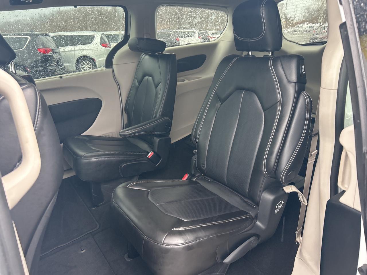 2023 Chrysler Pacifica Touring L Photo