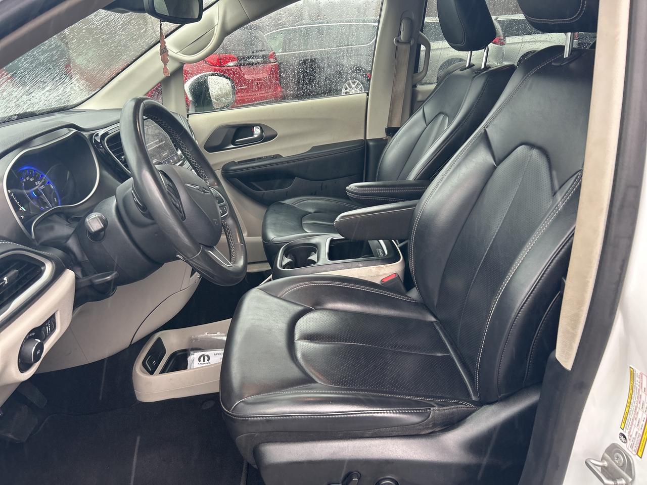 2023 Chrysler Pacifica Touring L Photo