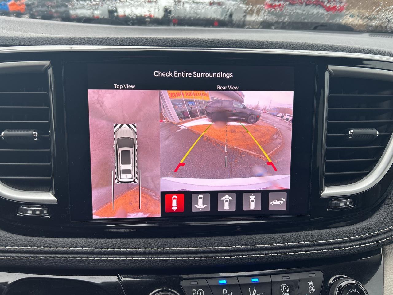 2023 Chrysler Pacifica Touring L Photo