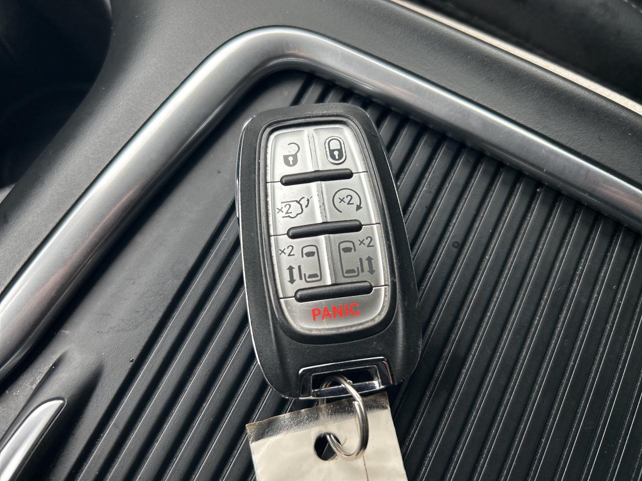 2023 Chrysler Pacifica Touring L Photo