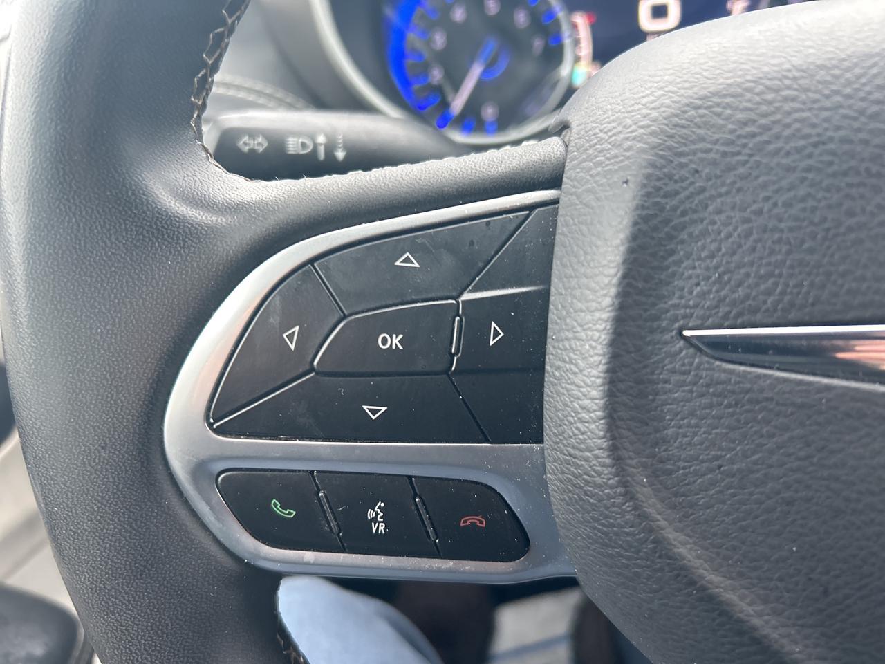 2023 Chrysler Pacifica Touring L Photo