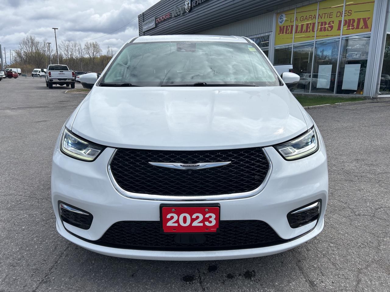 2023 Chrysler Pacifica Touring L Photo