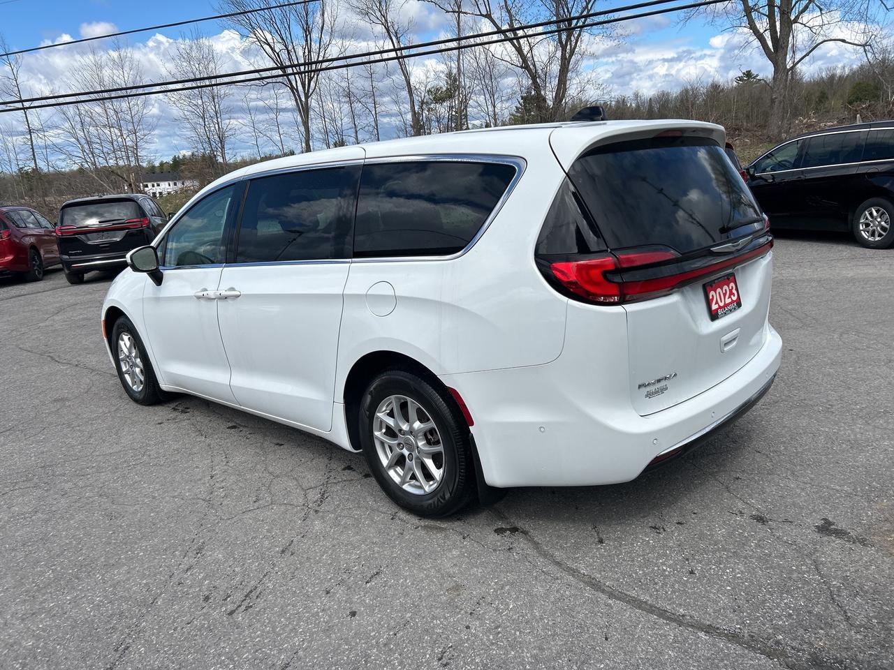 2023 Chrysler Pacifica Touring L Photo