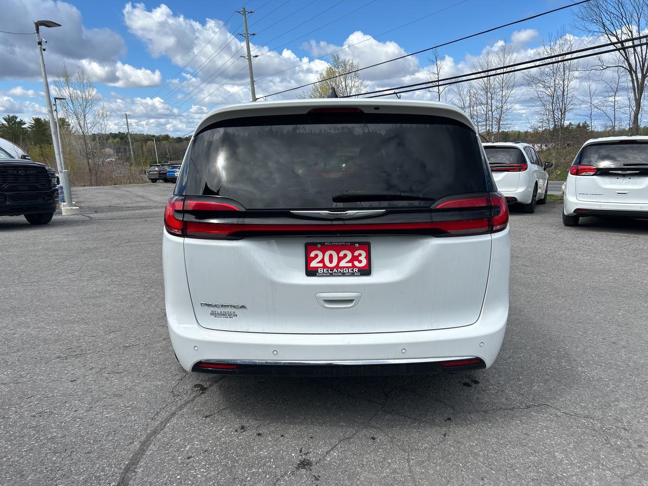 2023 Chrysler Pacifica Touring L Photo