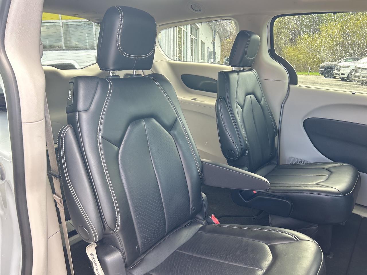 2023 Chrysler Pacifica Touring L Photo