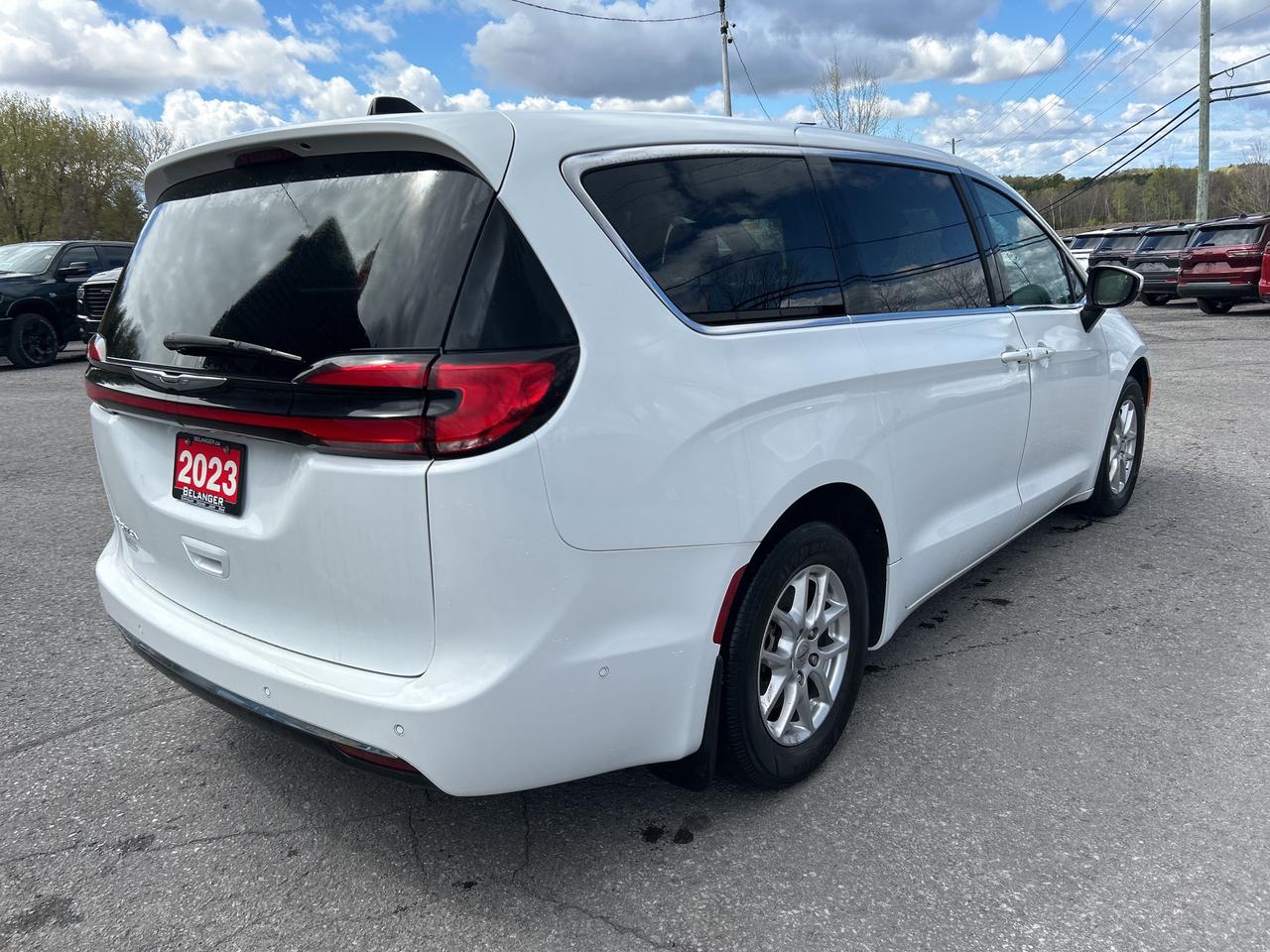 2023 Chrysler Pacifica Touring L Photo