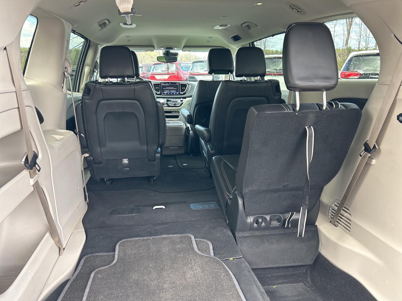 2023 Chrysler Pacifica Touring L Photo