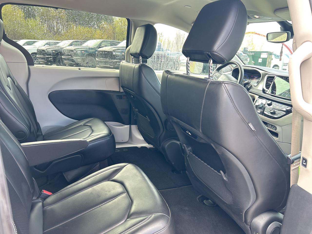 2023 Chrysler Pacifica Touring L Photo