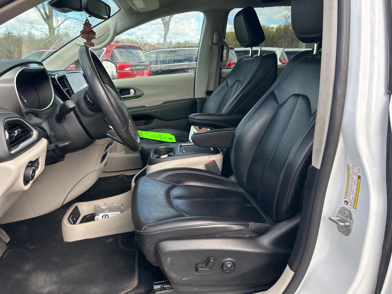2023 Chrysler Pacifica Touring L Photo