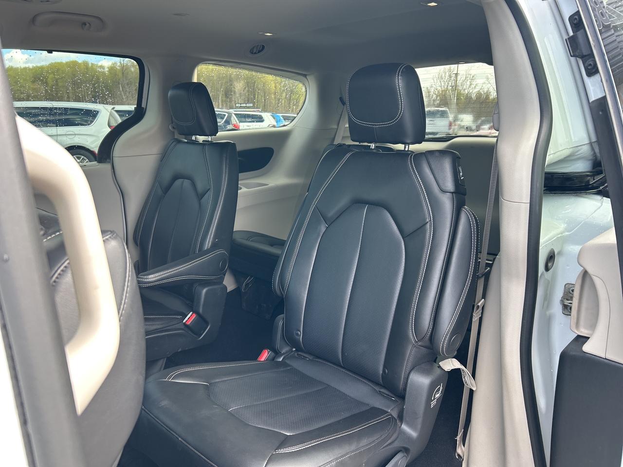 2023 Chrysler Pacifica Touring L Photo