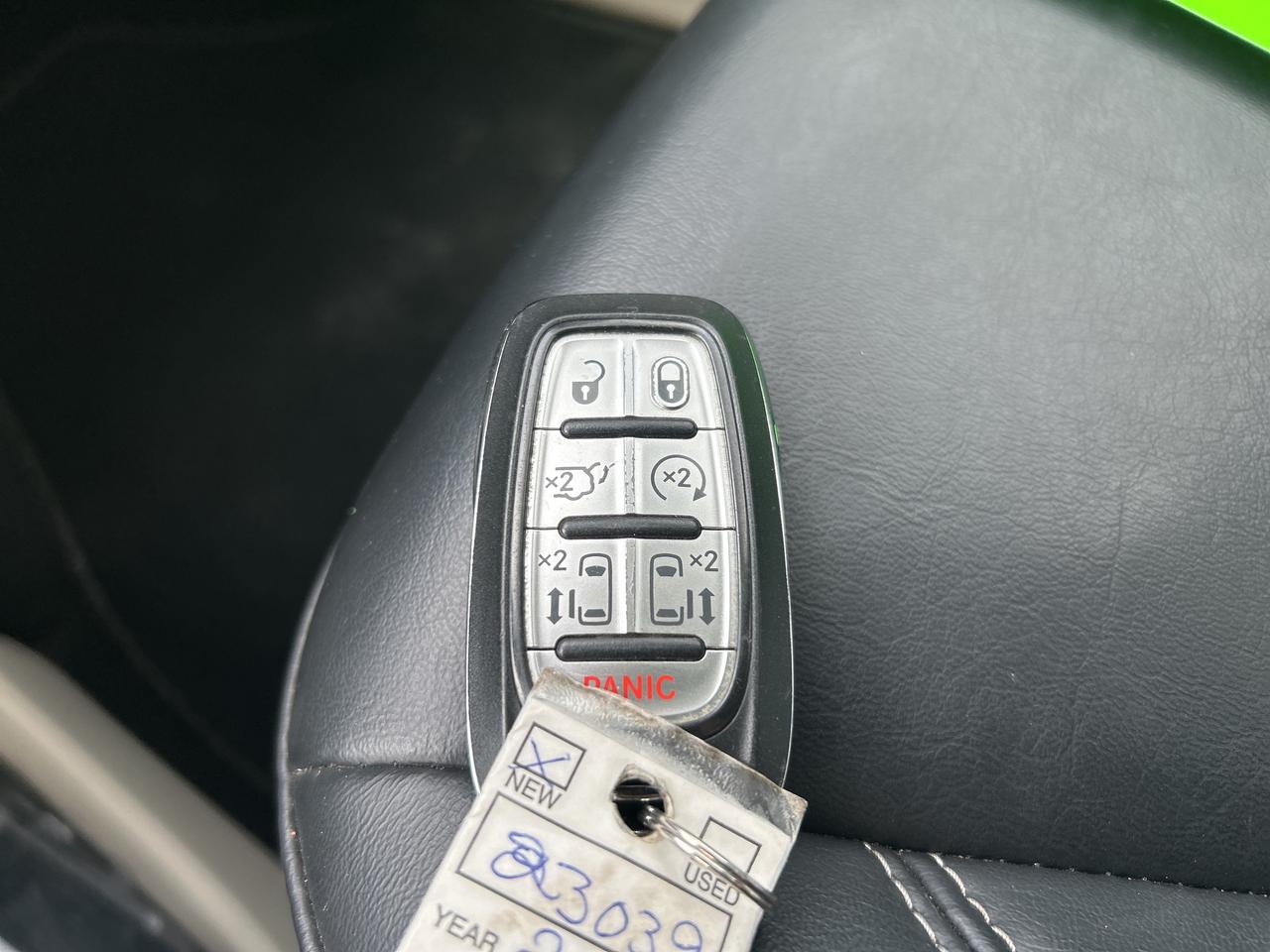 2023 Chrysler Pacifica Touring L Photo