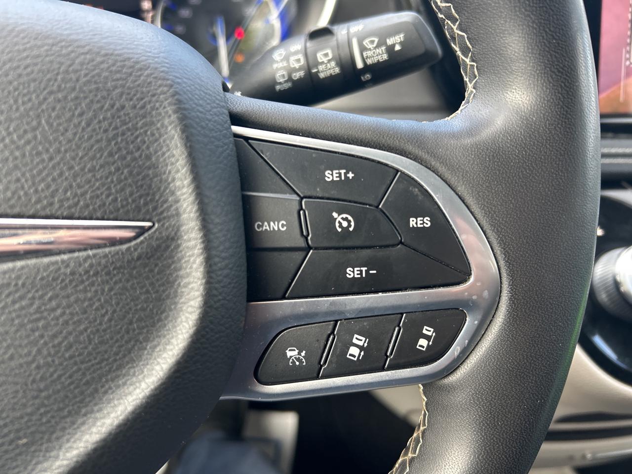 2023 Chrysler Pacifica Touring L Photo