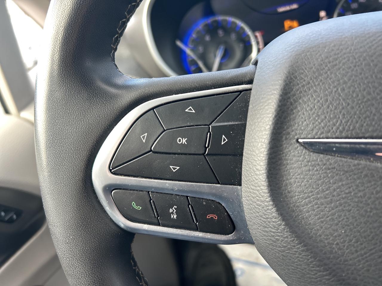 2023 Chrysler Pacifica Touring L Photo