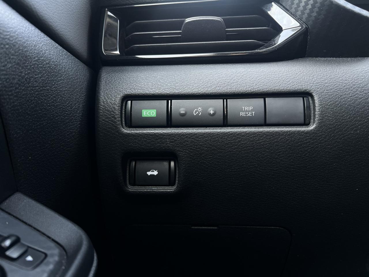 2021 Nissan Sentra SV SV   Sunroof   Htd Seats   Remote Start   Dual Photo