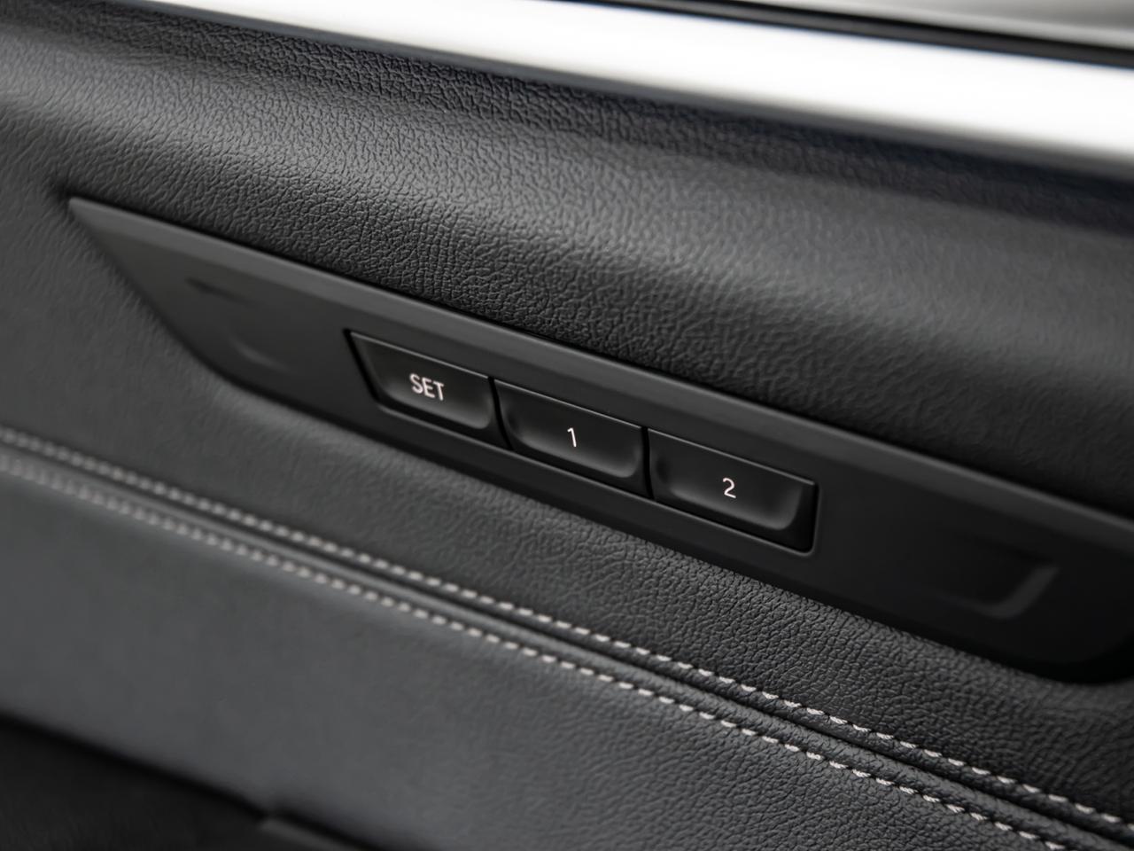 2022 BMW 5 Series 530i xDrive PREMIUM ESSENTIAL PKG HEADS UP Photo