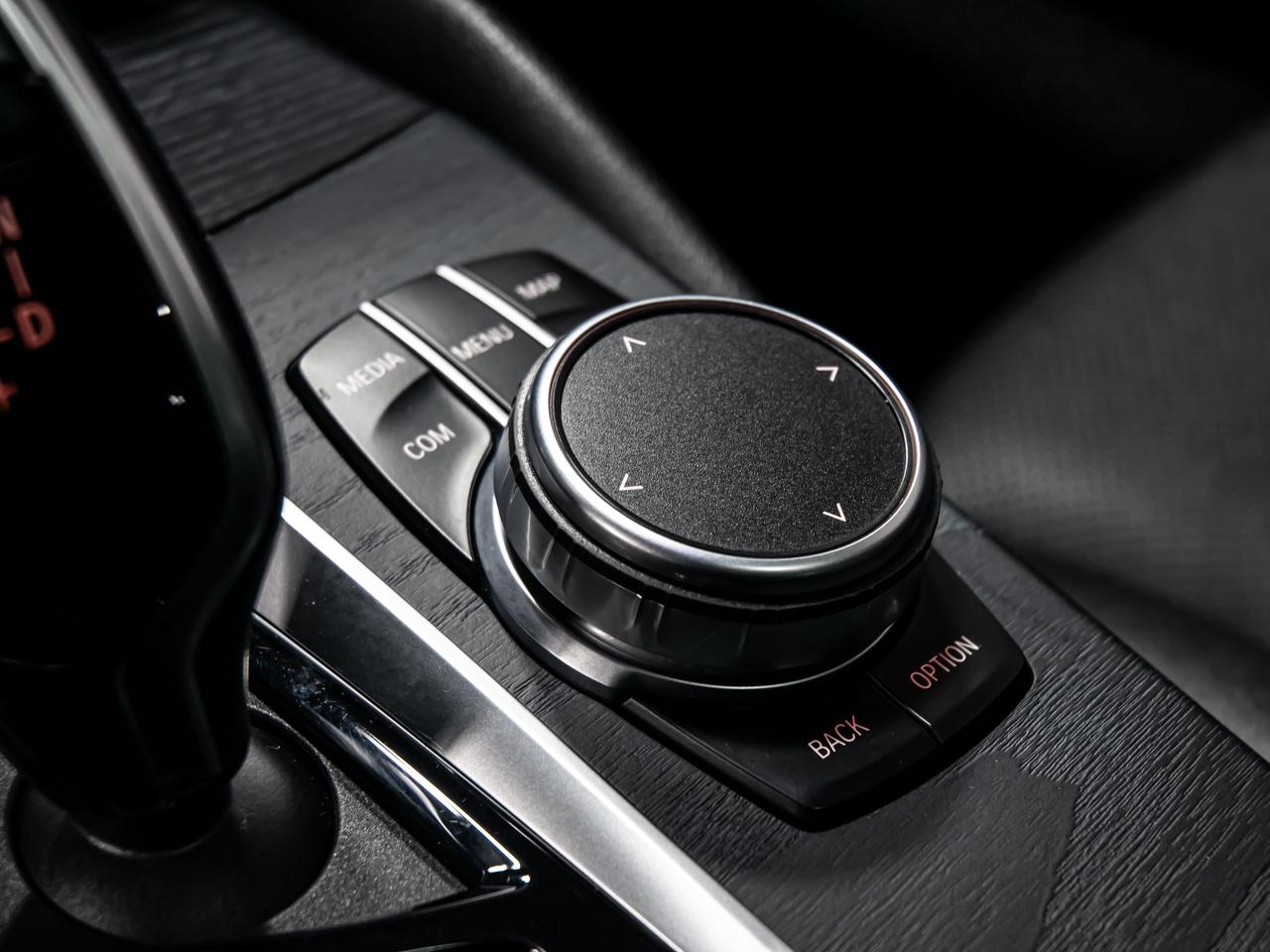 2022 BMW 5 Series 530i xDrive PREMIUM ESSENTIAL PKG HEADS UP Photo