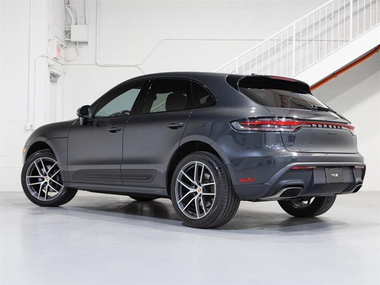 2024 Porsche Macan AWD Photo2