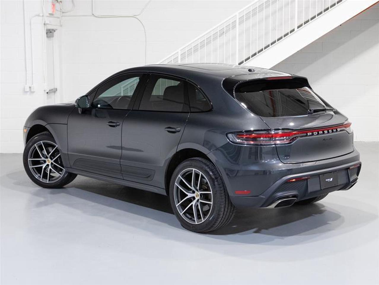 2024 Porsche Macan AWD Photo