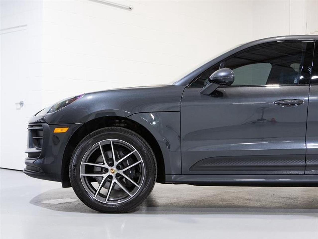 2024 Porsche Macan AWD Photo