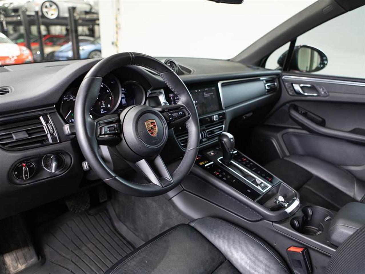 2024 Porsche Macan AWD Photo