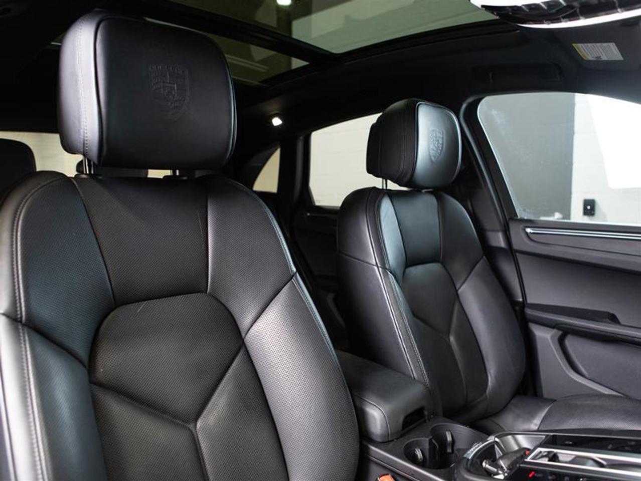 2024 Porsche Macan AWD Photo