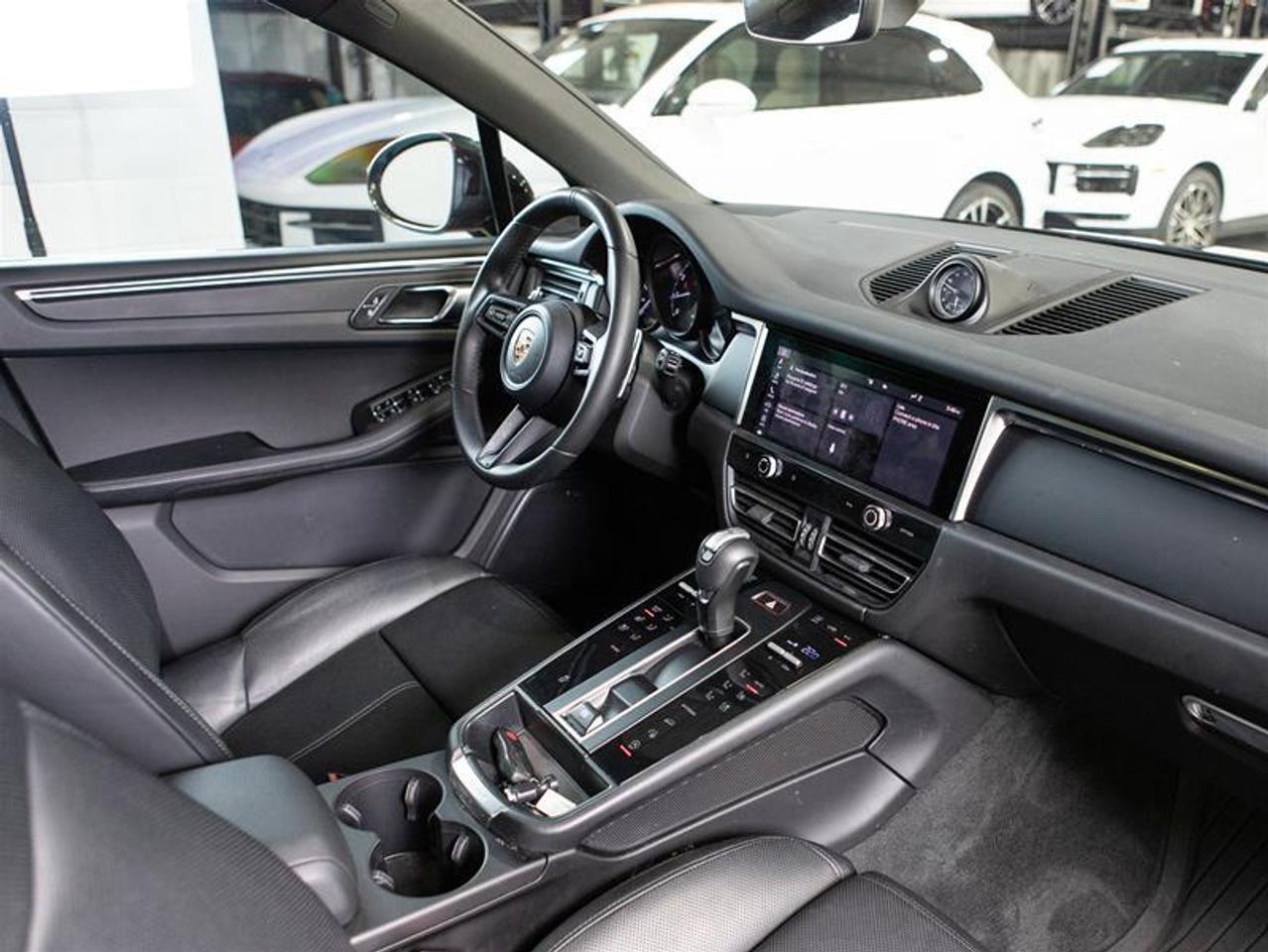 2024 Porsche Macan AWD Photo