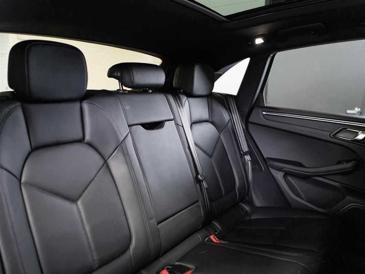 2024 Porsche Macan AWD Photo