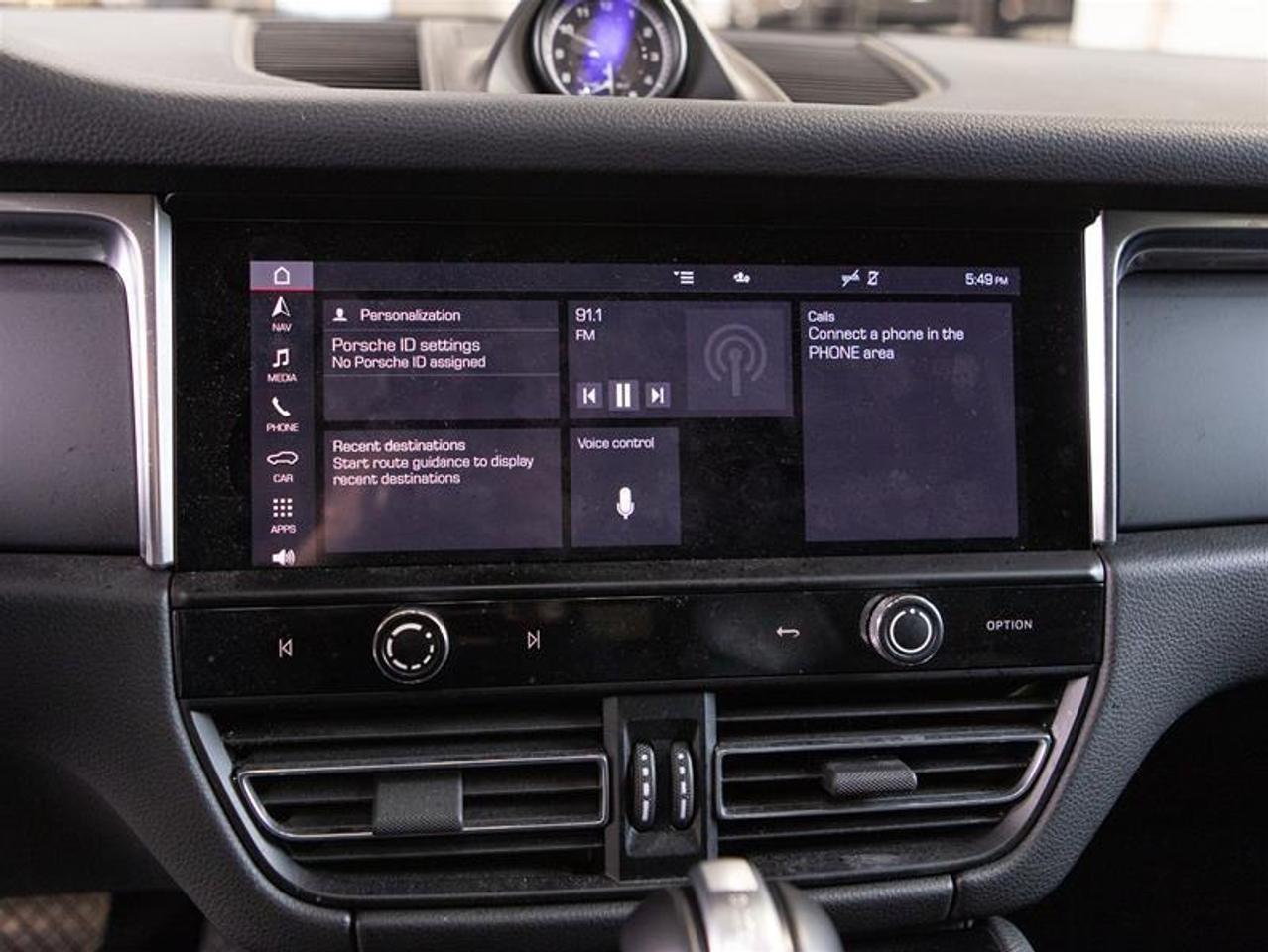 2024 Porsche Macan AWD Photo