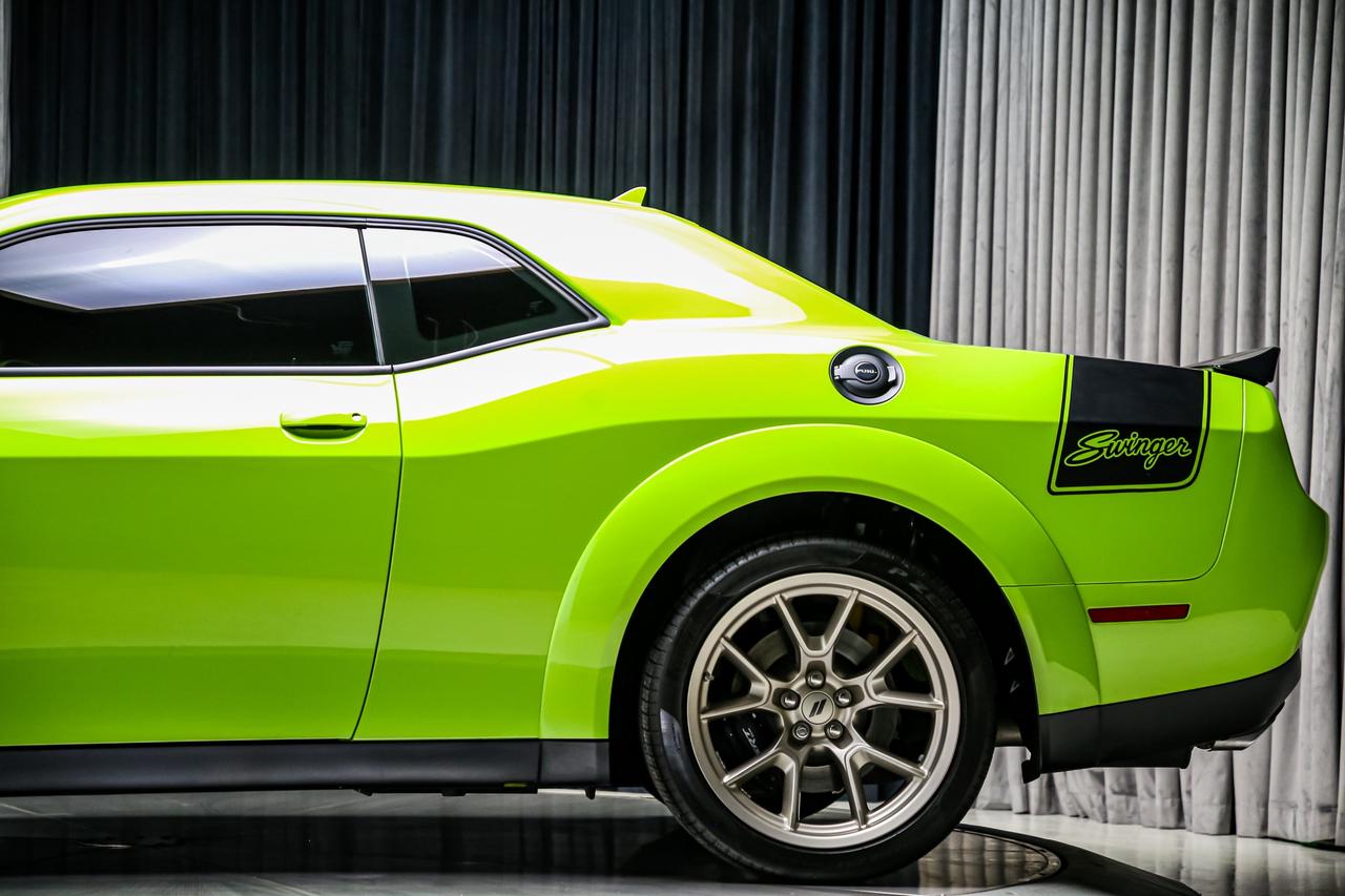 2023 Dodge Challenger R/T SCAT PACK 392 WIDEBODY SWINGER EDITION MANUAL Photo