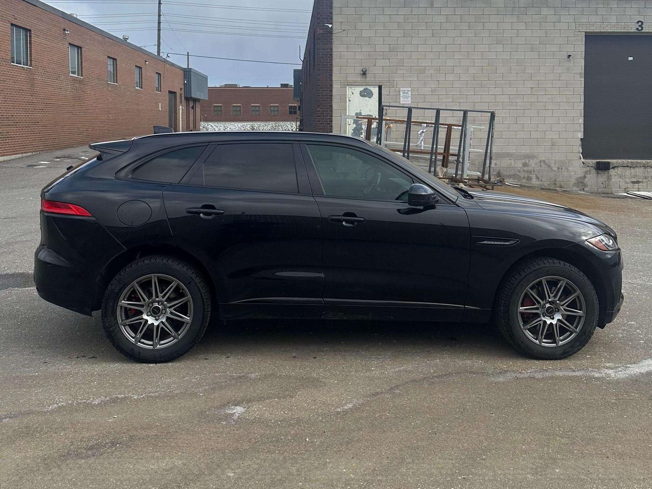 2017 Jaguar F-PACE SPORT/ LEATHER/ALLOYS/SUNROOF Photo4
