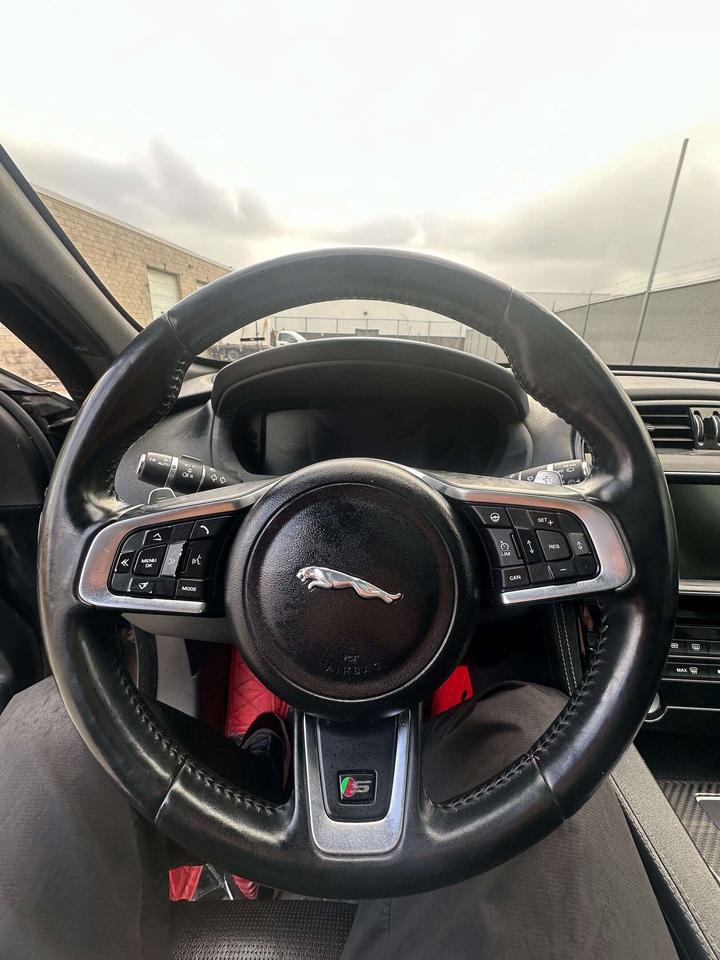 2017 Jaguar F-PACE SPORT/ LEATHER/ALLOYS/SUNROOF Photo
