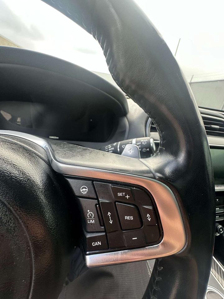 2017 Jaguar F-PACE SPORT/ LEATHER/ALLOYS/SUNROOF Photo