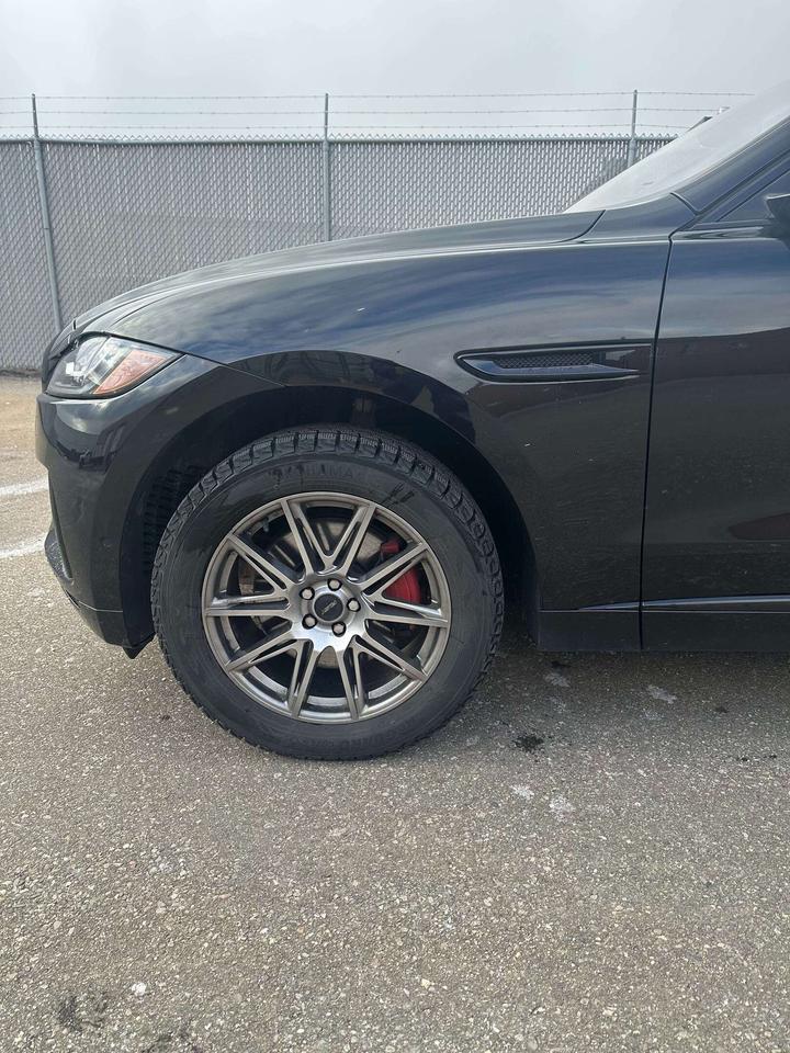 2017 Jaguar F-PACE SPORT/ LEATHER/ALLOYS/SUNROOF Photo