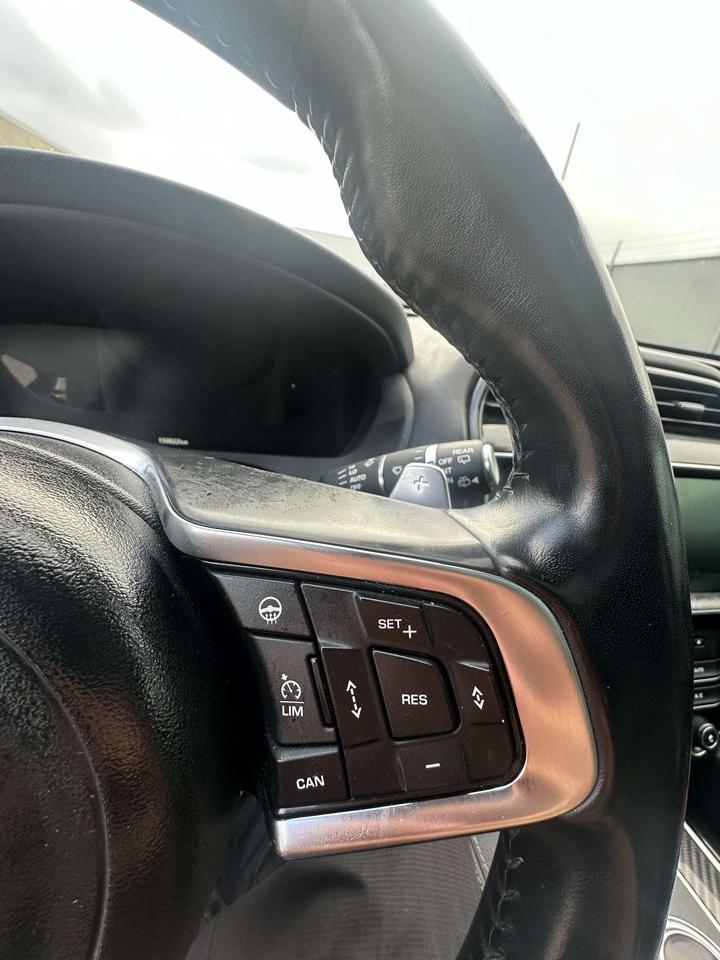 2017 Jaguar F-PACE SPORT/ LEATHER/ALLOYS/SUNROOF Photo