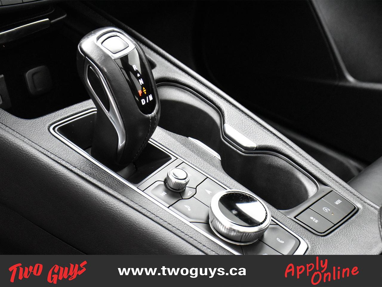 2019 Cadillac XT4 Premium Luxury AWD Panoroof Nav Leather Photo