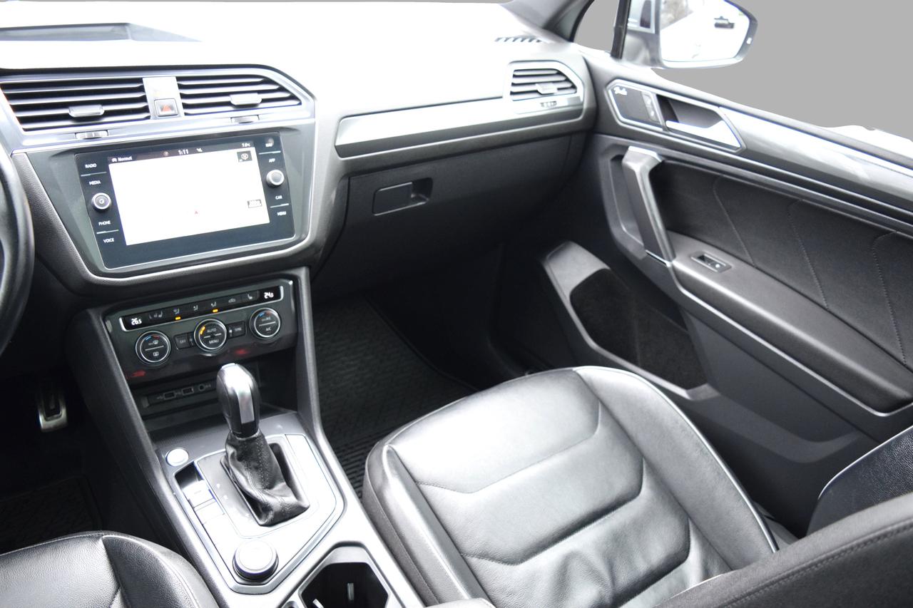 2020 Volkswagen Tiguan Highline R line AWD Navi Panoramic Sunroof Photo