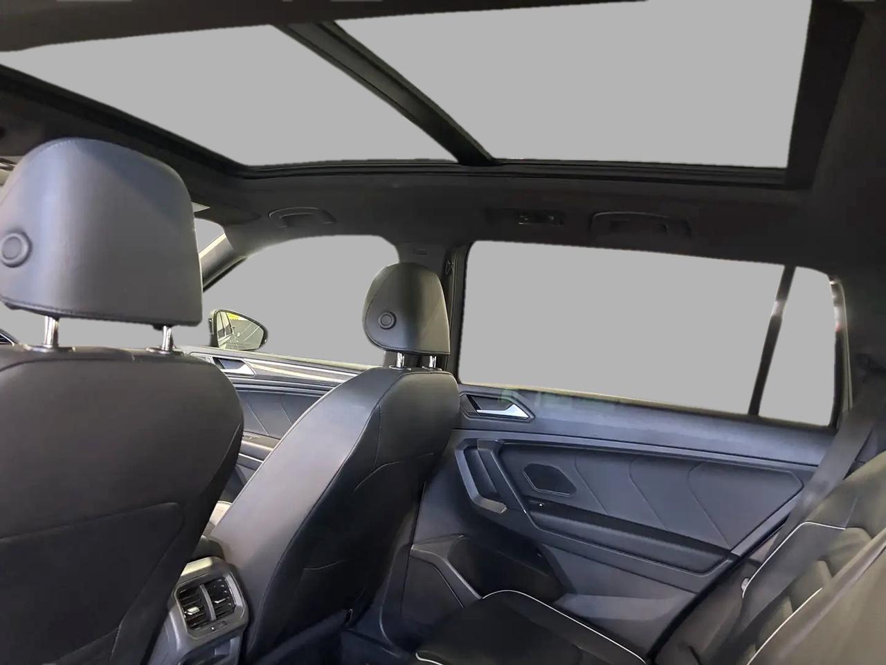 2020 Volkswagen Tiguan Highline R line AWD Navi Panoramic Sunroof Photo