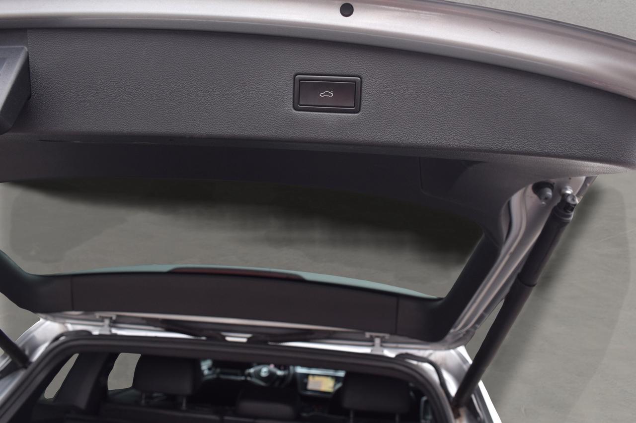 2020 Volkswagen Tiguan Highline R line AWD Navi Panoramic Sunroof Photo