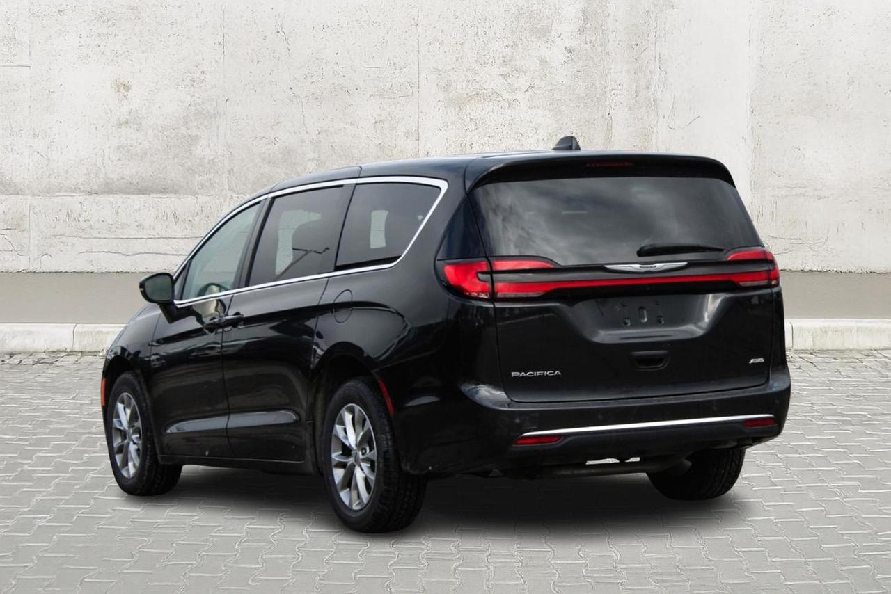 2023 Chrysler Pacifica Touring AWD  SiriusXM BkpCam HtdSeats Photo