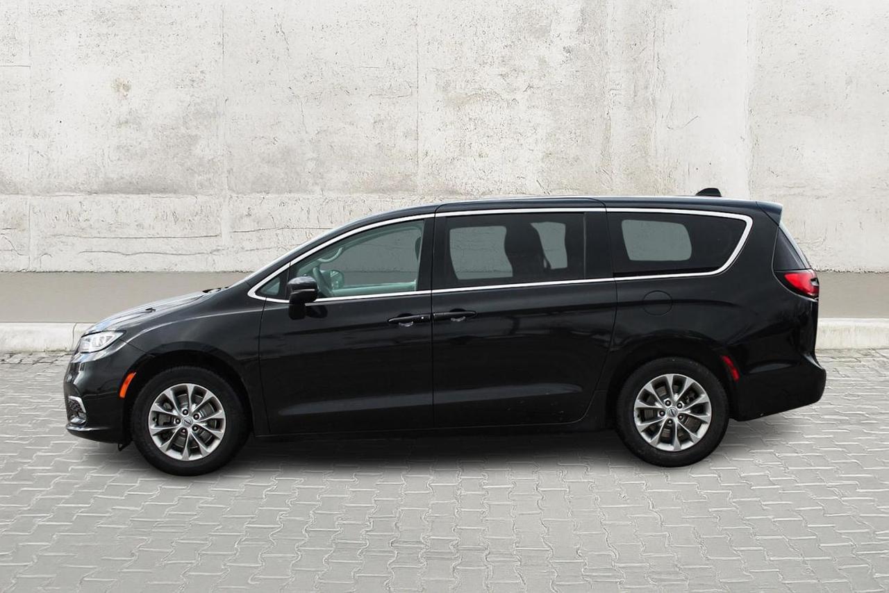 2023 Chrysler Pacifica Touring AWD  SiriusXM BkpCam HtdSeats Photo2