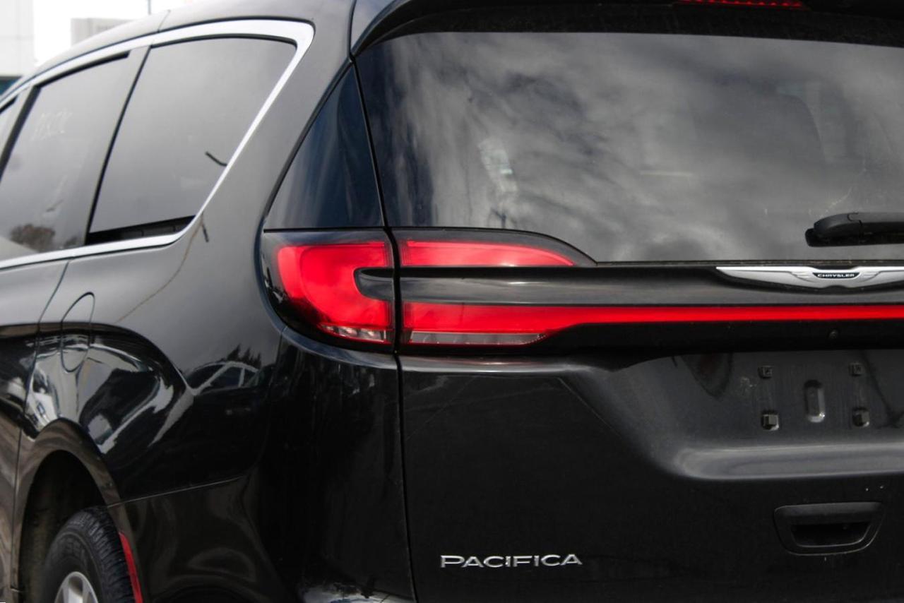 2023 Chrysler Pacifica Touring AWD  SiriusXM BkpCam HtdSeats Photo