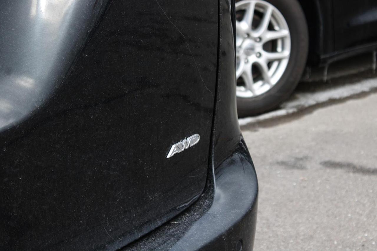 2023 Chrysler Pacifica Touring AWD  SiriusXM BkpCam HtdSeats Photo