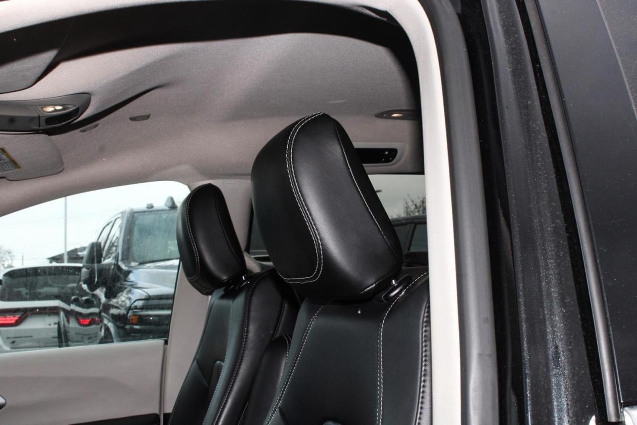 2023 Chrysler Pacifica Touring AWD  SiriusXM BkpCam HtdSeats Photo