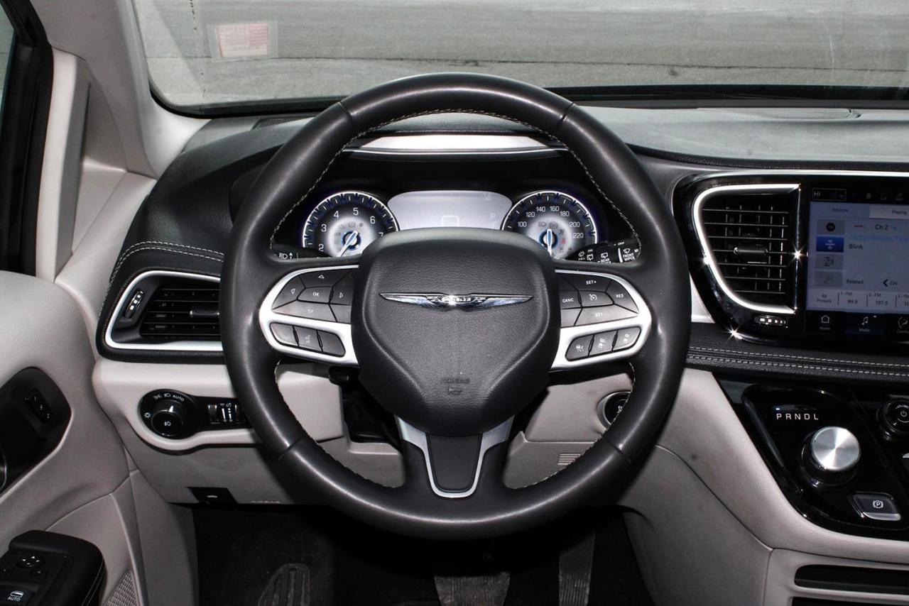2023 Chrysler Pacifica Touring AWD  SiriusXM BkpCam HtdSeats Photo