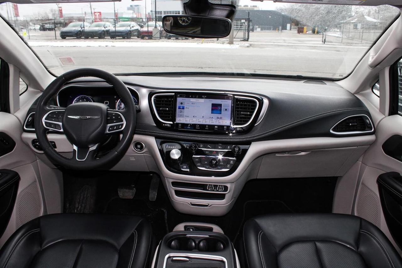 2023 Chrysler Pacifica Touring AWD  SiriusXM BkpCam HtdSeats Photo