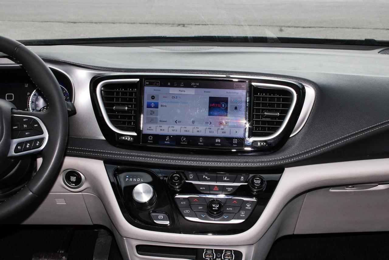 2023 Chrysler Pacifica Touring AWD  SiriusXM BkpCam HtdSeats Photo