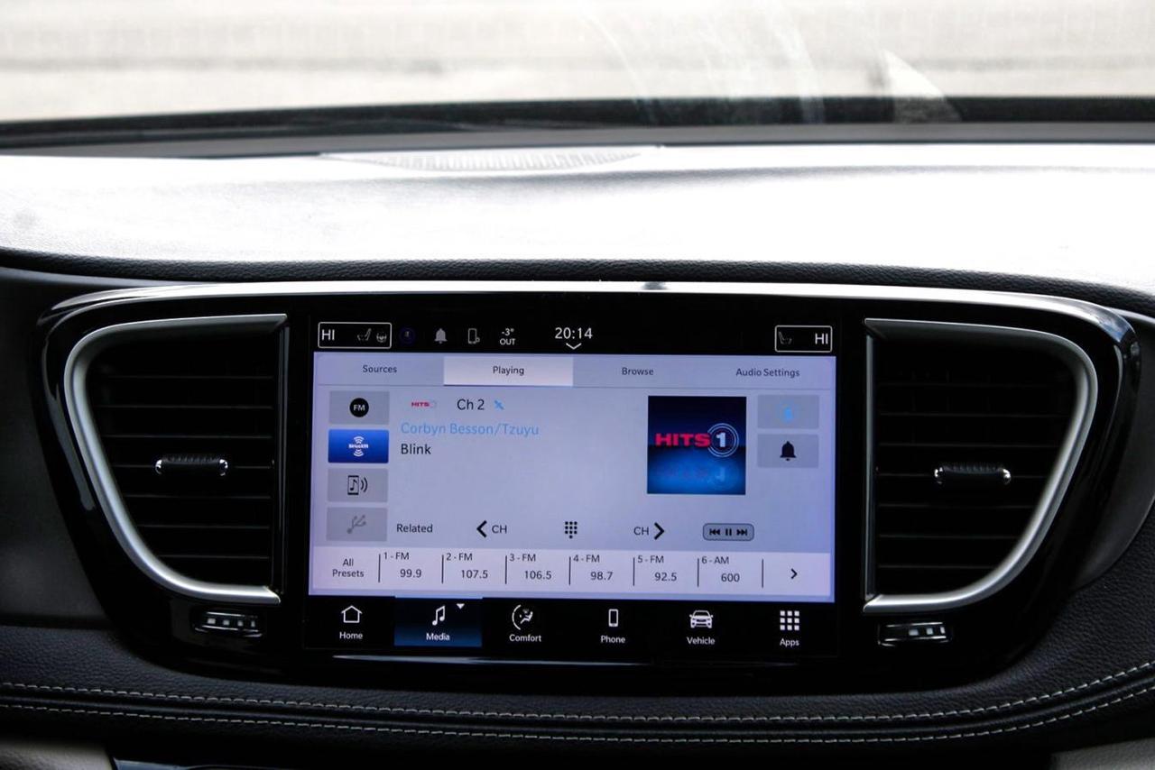 2023 Chrysler Pacifica Touring AWD  SiriusXM BkpCam HtdSeats Photo