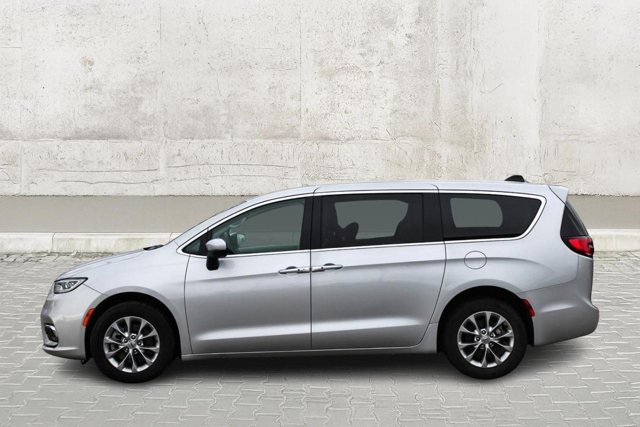 2023 Chrysler Pacifica TOURING L AWD Photo2