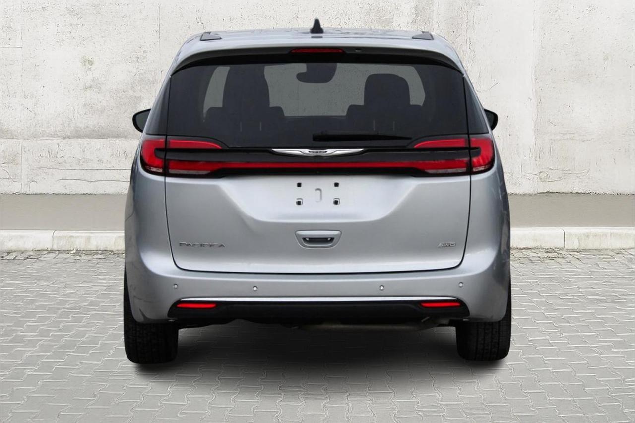 2023 Chrysler Pacifica TOURING L AWD Photo